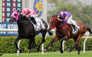 Helios Express, right, chases down Chancheng Glory to win the Classic Cup. Photos: Kenneth Chan