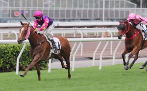 Superb Kid wins easily to seal doubles for Zac Purton and Francis Lui. Photos: Kenneth Chan