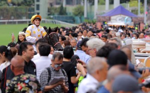 Luke Ferraris among the Happy Valley fans after winning aboard Smart Fighter on Sunday. Photos: Kenneth Chan