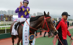 Hugh Bowman reunites with Helios Express in the Jockey Club Sprint. Photos: Kenneth Chan