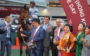 Trainer David Eustace celebrates his first Sha Tin triumph with connections of Silvery Breeze and his parents by his side. Photos: Kenneth Chan
