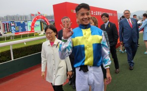 Derek Leung celebrates his treble at Sha Tin on Sunday. Photos: Kenneth Chan