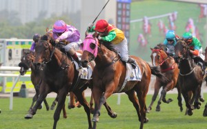 Johannes Brahms gets up on the inside of Speed Dragon to win at Sha Tin. Photos: Kenneth Chan