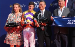 Jockey Craig Williams, trainer Francis Lui (second from right) and connections of Cap Ferrat celebrate his Derby triumph. Photos: Kenneth Chan