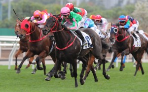 Bundle Award wins over 1,800m at Sha Tin under Ben Thompson. Photos: Kenneth Chan