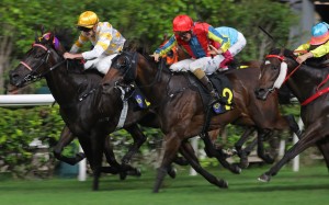 Goko Win (red cap) gets up close to home under Hugh Bowman. Photos: Kenneth Chan