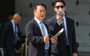 Ricky Yiu (centre) is confident Blazing Wukong will figure prominently on debut on Sunday. Photos: Kenneth Chan