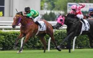 Matthew Chadwick and Pray For Mir (left) grit it out to win at Sha Tin. Photos: Kenneth Chan