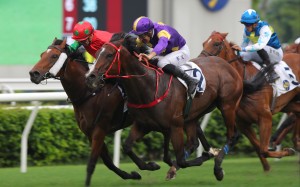 Helios Express (outside) rockets home to beat Invincible Sage in the Group Three Sha Tin Vase. Photos: Kenneth Chan