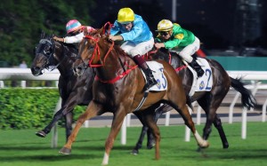 Hugh Bowman guides Wunderbar to his first victory since October. Photos: Kenneth Chan