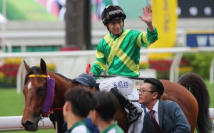 Matthew Chadwick waves to the crowd after winning the Group Three Lion Rock Trophy (1,600m) aboard Pray For Mir. Photo: Kenneth Chan