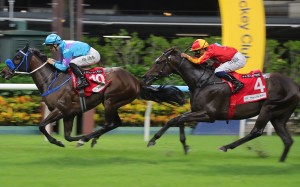 Encountered (right) chases Lo Rider home at Happy Valley last month. Photos: Kenneth Chan