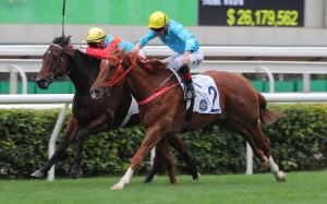 Wunderbar and James McDonald (outside) see off Ka Ying Rising and Zac Purton last year. Photos: Kenneth Chan