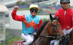Zac Purton enjoys one of Ka Ying Rising’s 13 consecutive victories. Photos: Kenneth Chan