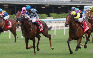 Storm Rider wins at Happy Valley under Karis Teetan. Photos: Kenneth Chan