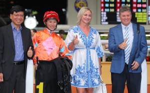 Trainer Brett Crawford (right) celebrates his first Happy Valley winner on Wednesday night. Photos: Kenneth Chan