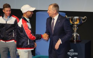 Joao Moreira (left) and Jockey Club chief executive Winfried Engelbrecht-Bresges shake hands at Wednesday night’s IJC press conference. Photos: Kenneth Chan