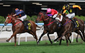 Andrea Atzeni and Amazing Kid (12) give John Size his first Happy Valley winner of the season. Photos: Kenneth Chan
