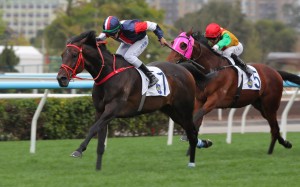 Numbers surges clear to win the Centenary Vase under Derek Leung. Photos: Kenneth Chan