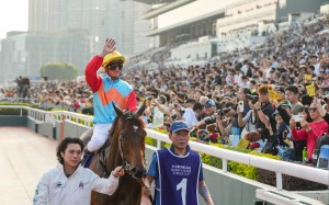 Zac Purton celebrates a record-breaking 18 consecutive wins aboard Ka Ying Rising in the Queen’s Silver Jubilee Cup. Photo: Sam Tsang