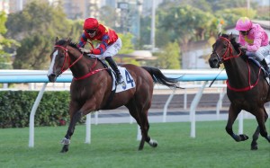 Smart Golf, ridden by Harry Bentley, makes it three wins from five starts at Sha Tin. Photos: Kenneth Chan.