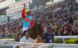 Jockey Zac Purton soaks up the attention from fans at Sha Tin after Ka Ying Rising’s record-breaking 18th straight win in February. Photos: Kenneth Chan
