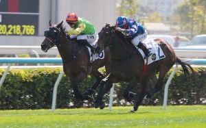 Winning Wing (outside), ridden by Dylan Mo, wins at Sha Tin. Photos: Kenneth Chan