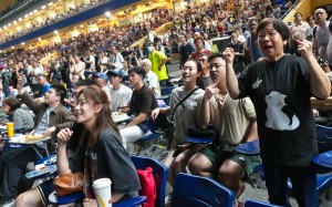 A large crowd of horse-racing enthusiasts enjoyed the final day of the season at Happy Valley Racecourse on Wednesday. Photo: Karma Lo