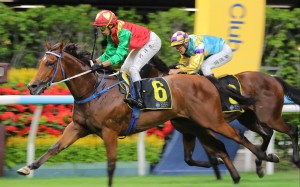 Jumbo Blessing storms home to score under Vincent Ho at the Valley. Photos: Kenneth Chan