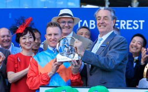 Jockey Zac Purton with last year’s The Everest trophy. Photos: HKJC