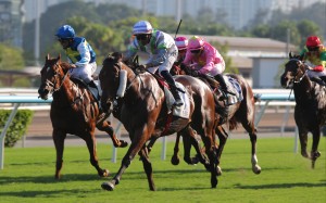 Light Years Charm eases clear at Sha Tin. Photos: Kenneth Chan