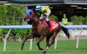 Andrea Atzeni wins on Danica’s Choice at Happy Valley. Photos: Kenneth Chan