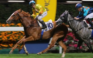 Matthew Poon salutes the crowd as he wins on Flat Heaven. Photos: Kenneth Chan