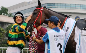 Hugh Bowman shows his love for Furore after their win in the Hong Kong Derby. Photos: Kenneth Chan
