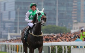 William Buick returns to scale after winning the 2018 QE II Cup with Pakistan Star. Photos: Kenneth Chan