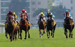 Macau horse Pearl Green (right) battles home for fourth behind winner Good Standing at Sha Tin on Saturday. Photos: Kenneth Chan
