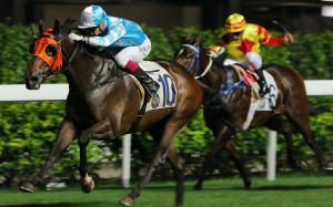 Derek Leung guides Enjoy Life to victory at Happy Valley on Wednesday night. Photo: Kenneth Chan