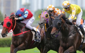 Vincent Ho just gets London Hall (right) over the line to win at Sha Tin on Saturday. Photos: Kenneth Chan