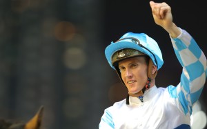Chad Schofield salutes the crowd after winning at Happy Valley recently. Photos: Kenneth Chan