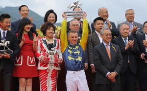 Zac Purton shows off his trophy after winning the jockeys’ championship. Photos: Kenneth Chan