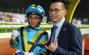 Apprentice Alfred Chan and his boss Frankie Lor celebrate a winner. Photos: Kenneth Chan