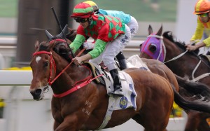 Zac Purton wins aboard Regency Legend. Photos: Kenneth Chan