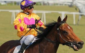 Grant van Niekerk returns to scale after saluting aboard Star Superior. Photos: Kenneth Chan
