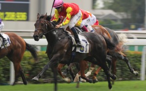 Farhh Above monsters the line to win at Sha Tin on Saturday. Photos: Kenneth Chan