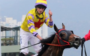 Ryan Moore gives a thumbs up after winning the Hong Kong Derby on Ping Hai Star in 2018. Photos: Kenneth Chan