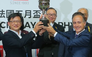 Junius Ho Kwan-yiu (left) collects a trophy after Hong Kong Bet wins at Happy Valley in May. Photos: Kenneth Chan