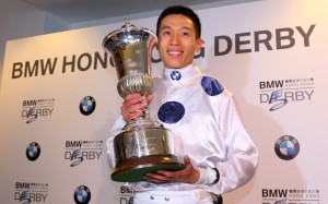 Vincent Ho poses with the Hong Kong Derby trophy. Photos: Kenneth Chan
