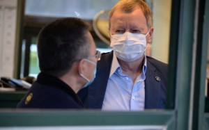 Jockey Club chief executive Winfried Engelbrecht-Bresges talks to Derby-winning trainer Francis Lui on Monday morning. Photos: Kenneth Chan