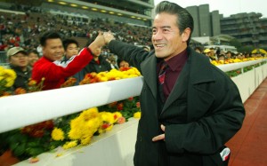 Tony Cruz celebrates his trio in the 2005 Centenary Sprint Cup. Photos: Kenneth Chan