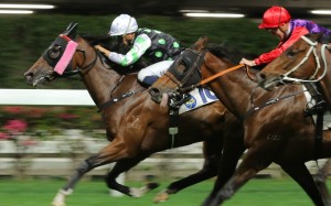 This Is Class dashes clear to win at Happy Valley. Photos: Kenneth Chan